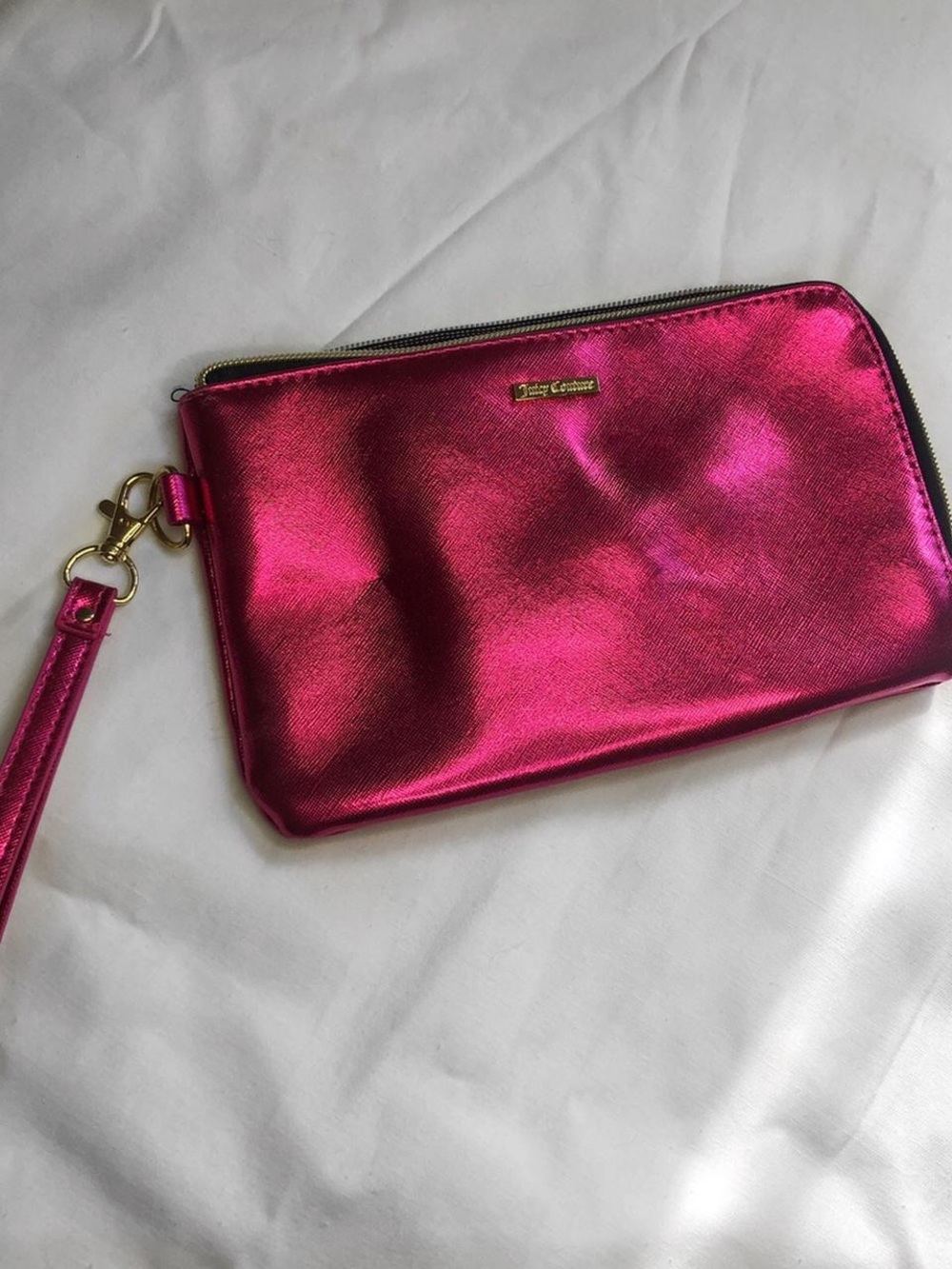 🌺5/$25🌺Juicy Couture Metallic Hot Pink Wristlet Clutch